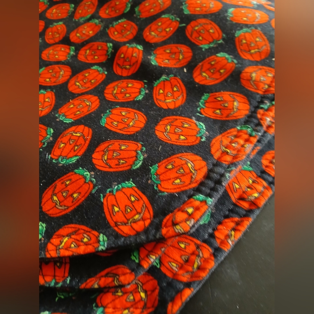 4 Jack-o-Lantern Placemats and 2 Large Jack-o-Lantern Table Napkins